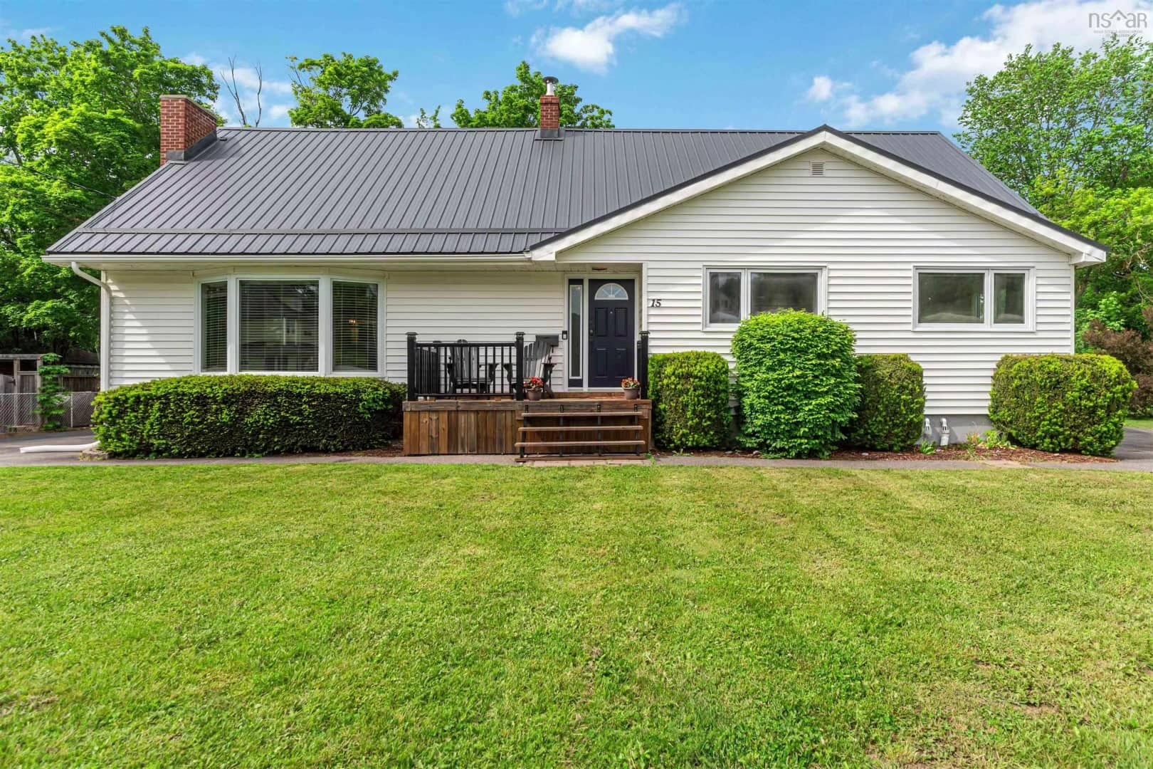 15 Exhibition Street, Kentville: the family home and yard